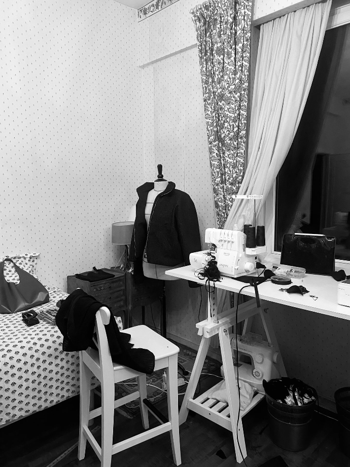 Atelier de couture avec machines à coudre