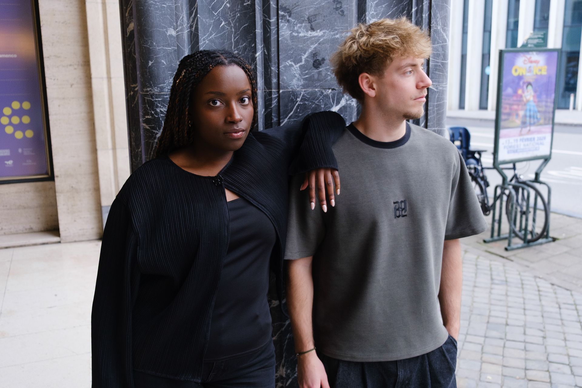 Vêtement fait main cardigan noir et t-shirt kaki